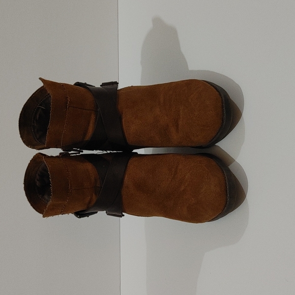 Boots - Picture 2 of 4